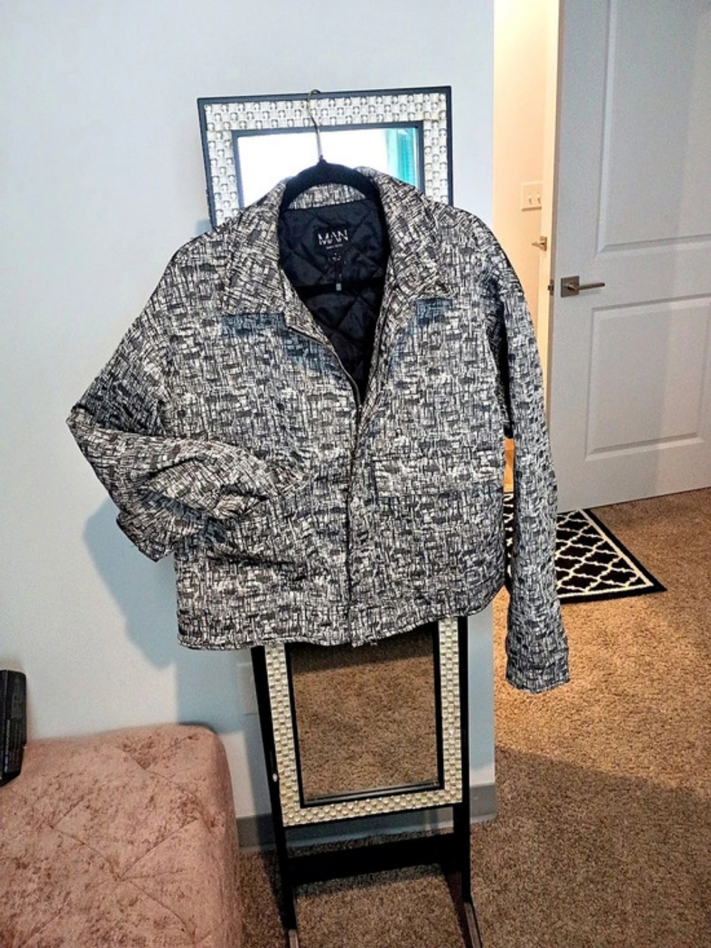 MAN Abstract Ski Jacket Gray & Black Size Medium